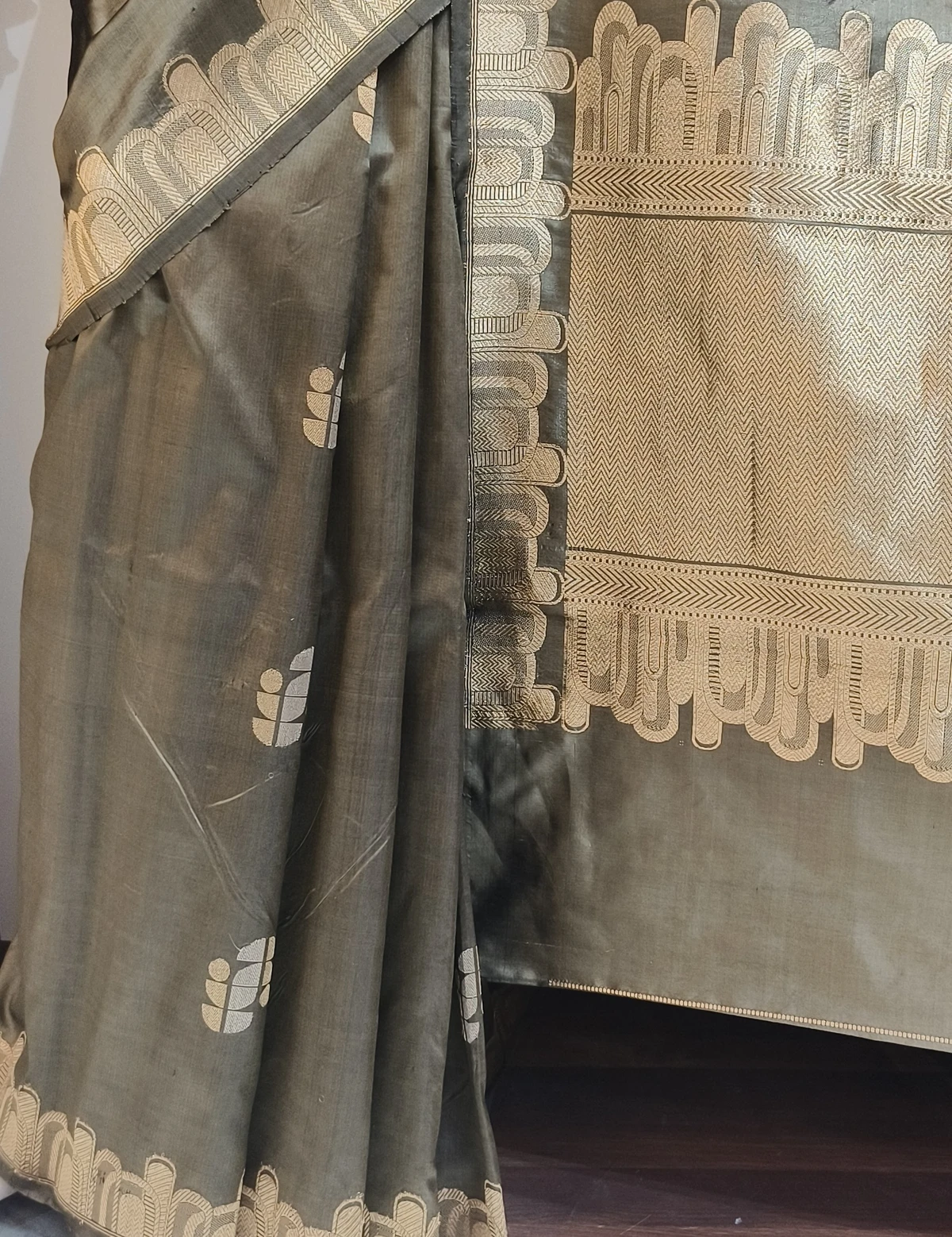 Embellished, Embroidered Bollywood
                                    Organza Saree (Green)