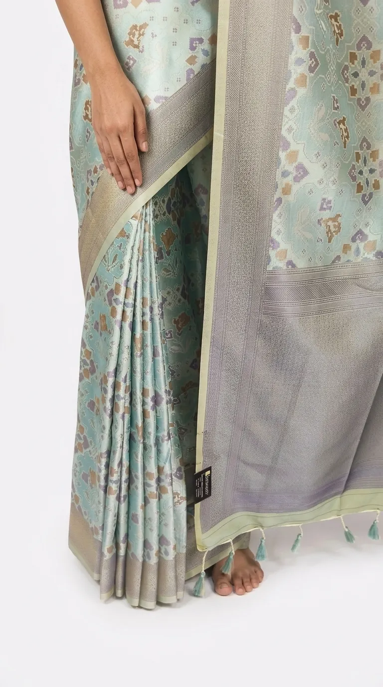 Embellished, Embroidered Bollywood
                                    Organza Saree (Green)