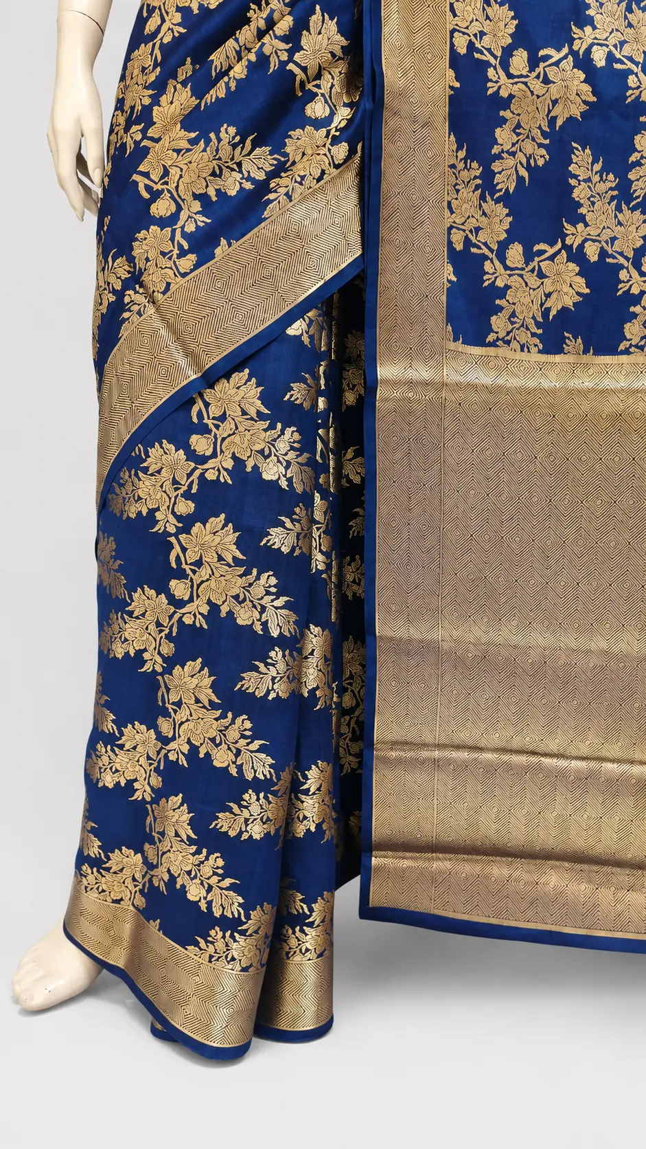 Embellished, Embroidered Bollywood
                                    Organza Saree (Green)