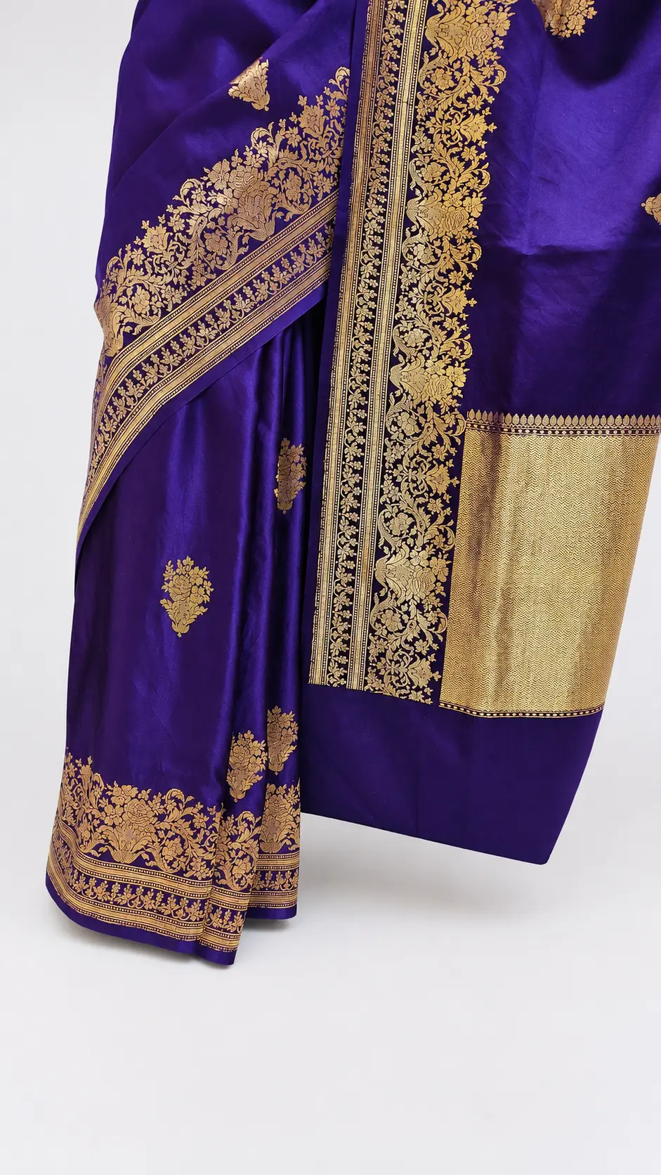 Embellished, Embroidered Bollywood
                                    Organza Saree (Green)